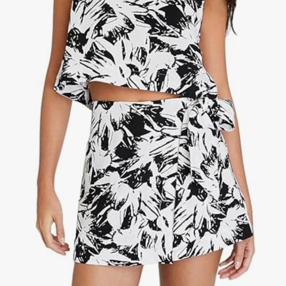 Black and White Floral Women's Skirt